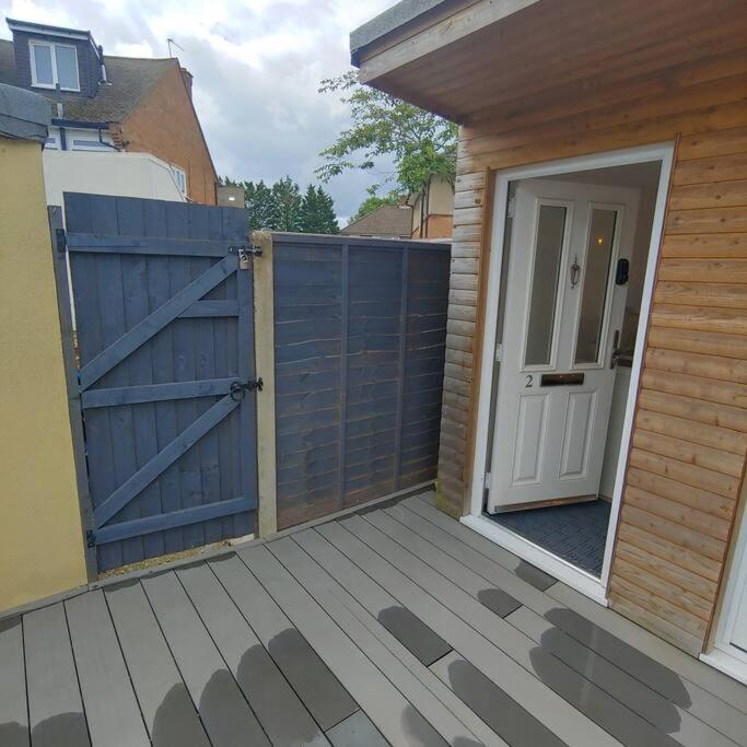 Self Contained, Double Bed Studio, Private Kitchen, Private Bath, Walking Distance To Harry Potter Watford  Eksteriør billede