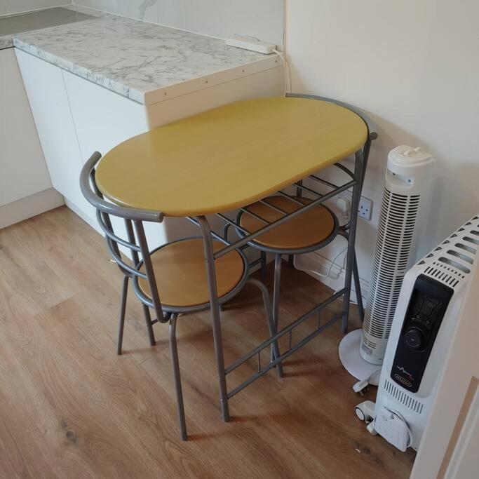 Self Contained, Double Bed Studio, Private Kitchen, Private Bath, Walking Distance To Harry Potter Watford  Eksteriør billede