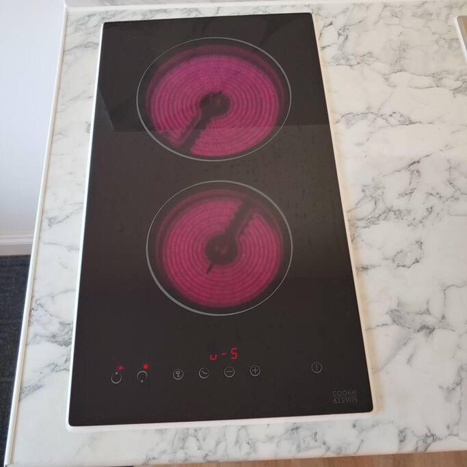 Self Contained, Double Bed Studio, Private Kitchen, Private Bath, Walking Distance To Harry Potter Watford  Eksteriør billede