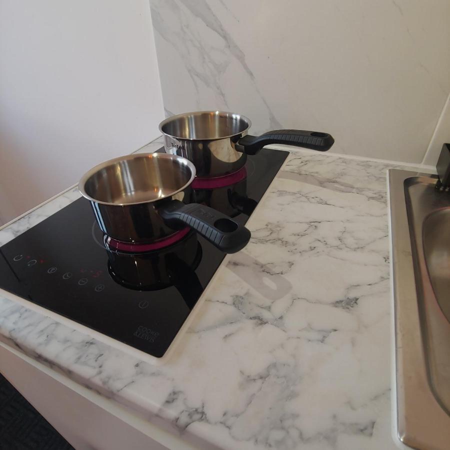 Self Contained, Double Bed Studio, Private Kitchen, Private Bath, Walking Distance To Harry Potter Watford  Eksteriør billede