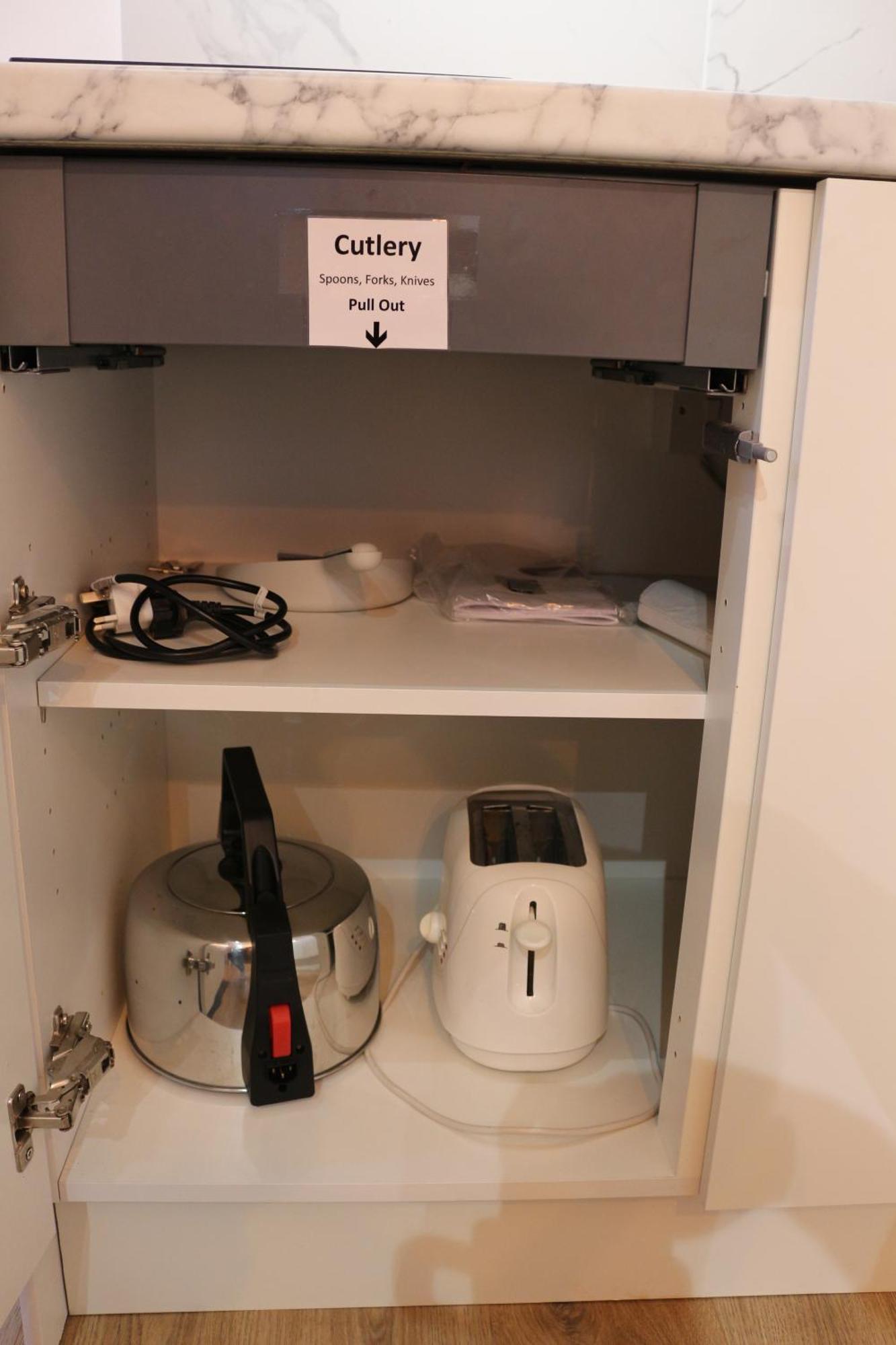 Self Contained, Double Bed Studio, Private Kitchen, Private Bath, Walking Distance To Harry Potter Watford  Eksteriør billede