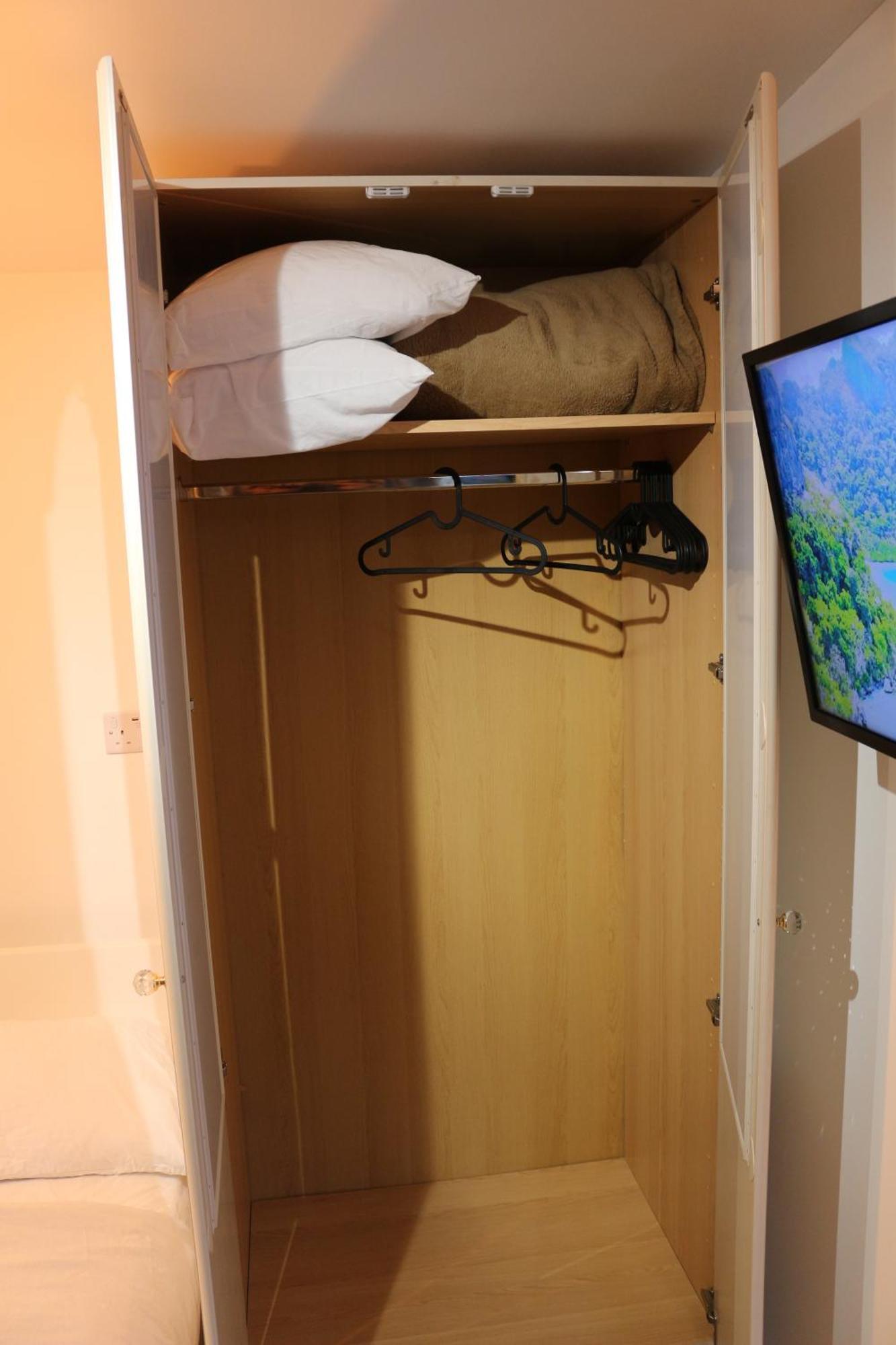 Self Contained, Double Bed Studio, Private Kitchen, Private Bath, Walking Distance To Harry Potter Watford  Eksteriør billede