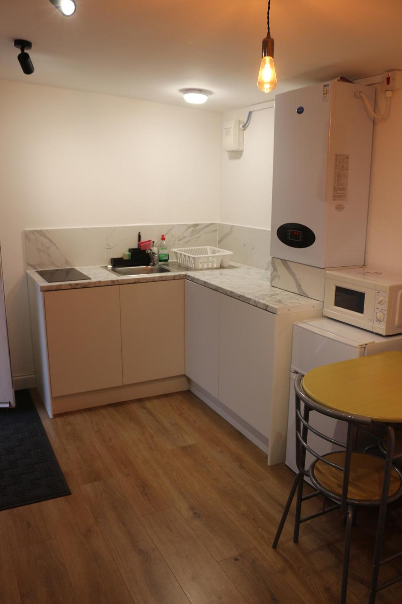 Self Contained, Double Bed Studio, Private Kitchen, Private Bath, Walking Distance To Harry Potter Watford  Eksteriør billede