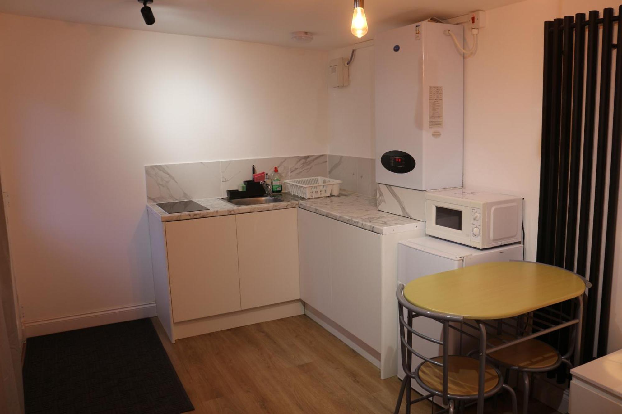 Self Contained, Double Bed Studio, Private Kitchen, Private Bath, Walking Distance To Harry Potter Watford  Eksteriør billede